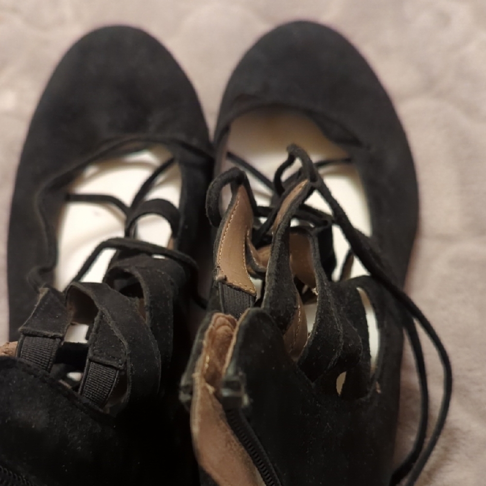 AEROSOLES Black Lace-Up Flats